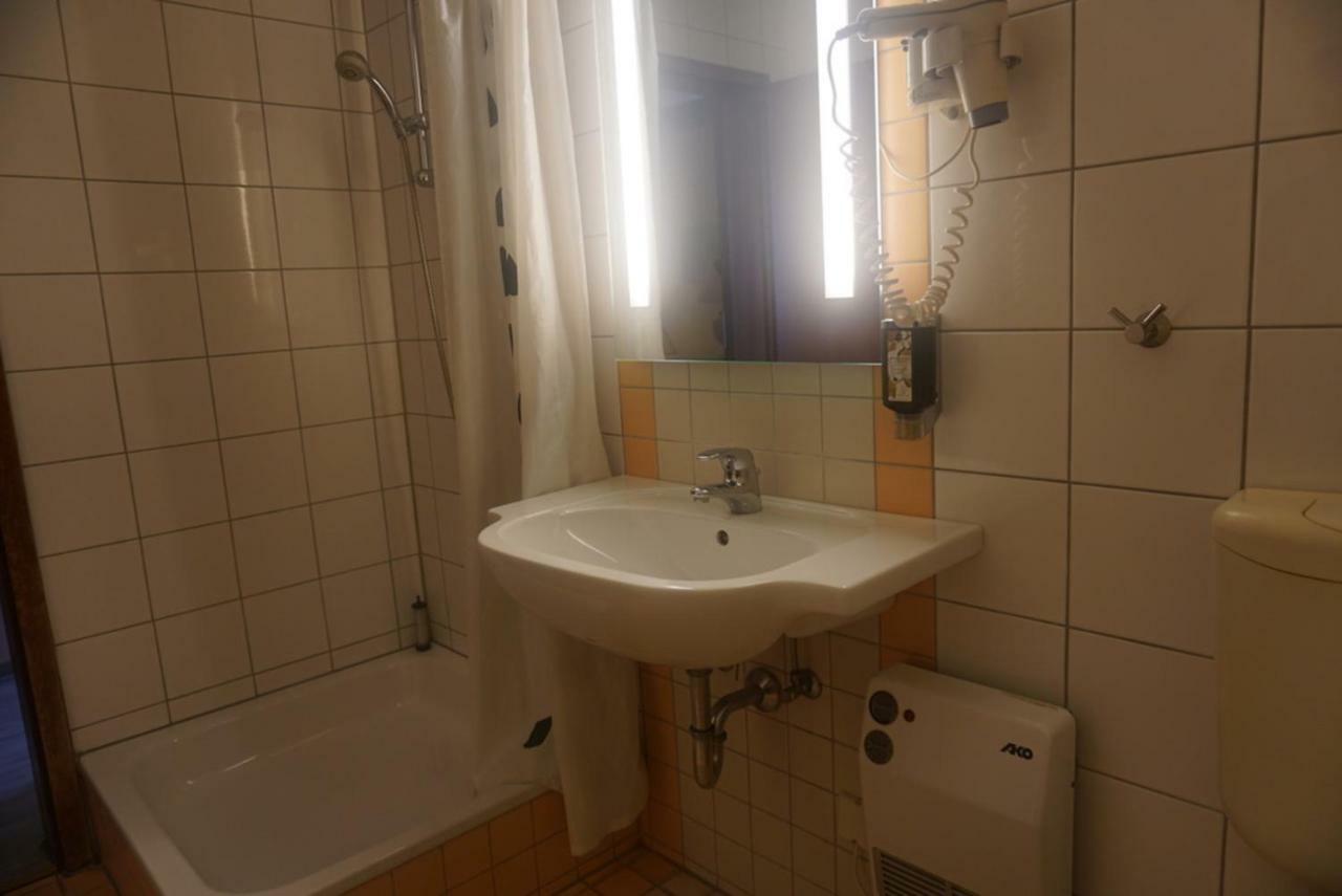 Hotel-Events Adlerpalast Ruesselsheim Luaran gambar